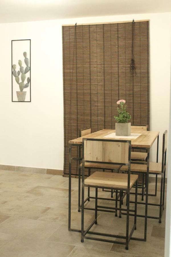 Li Suluri Bed & Breakfast Lecce Exterior photo